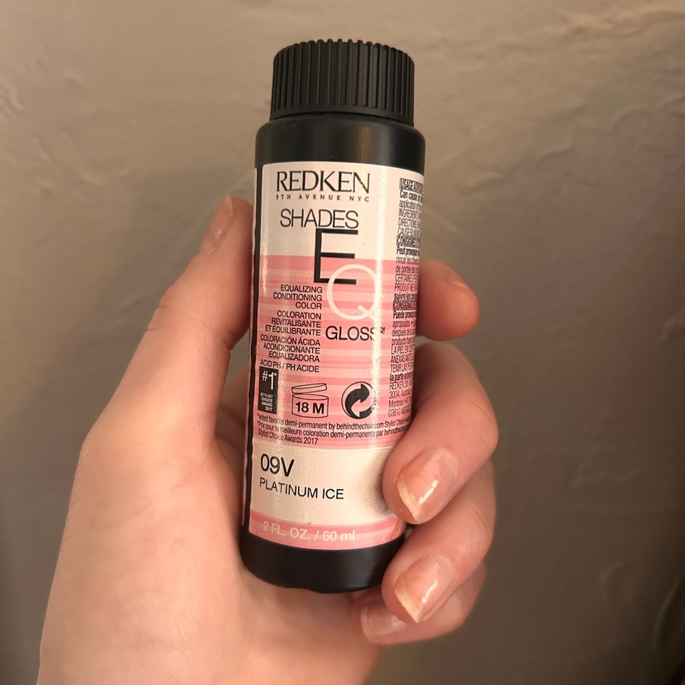 Redken Shades EQ Gloss 09V in Cool Platinum